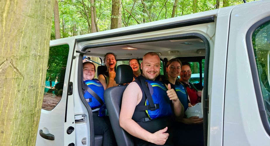 Op naar het kajakken Op naar het kajakken